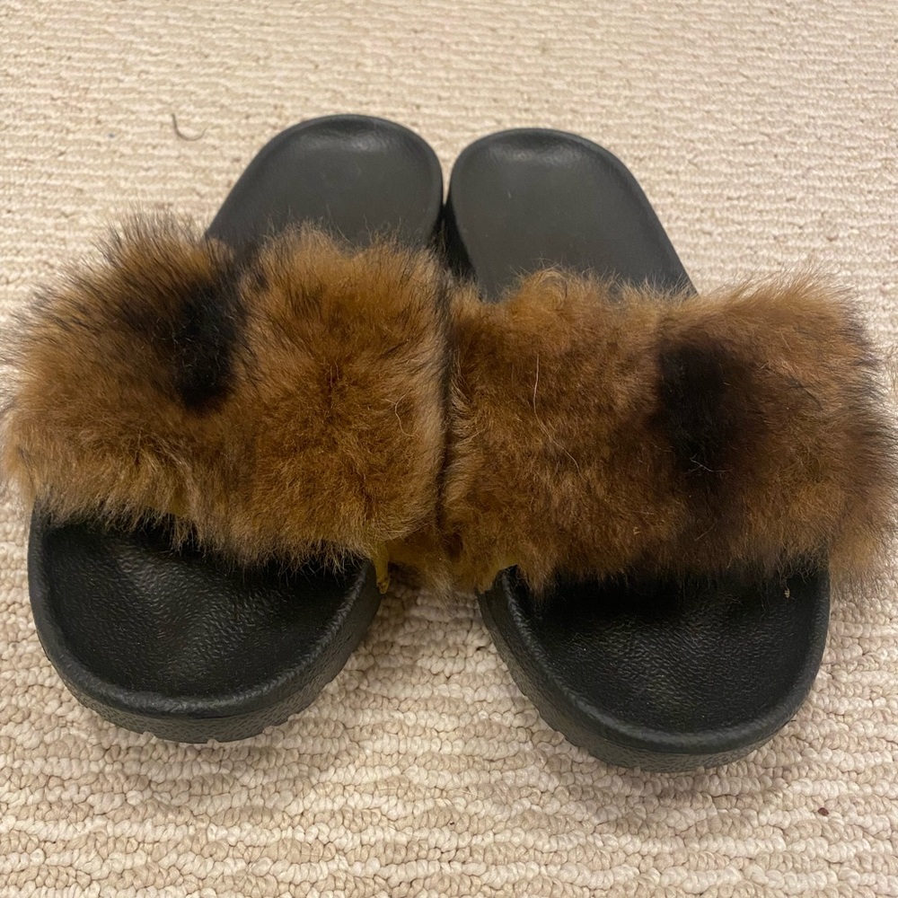 Ugg slipper sandals size 8